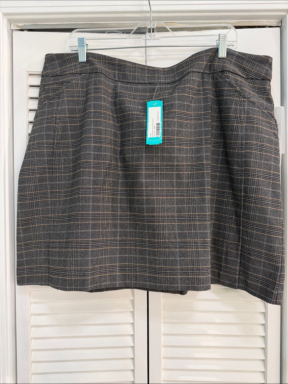 NWT Tribal Gray Plaid Skort